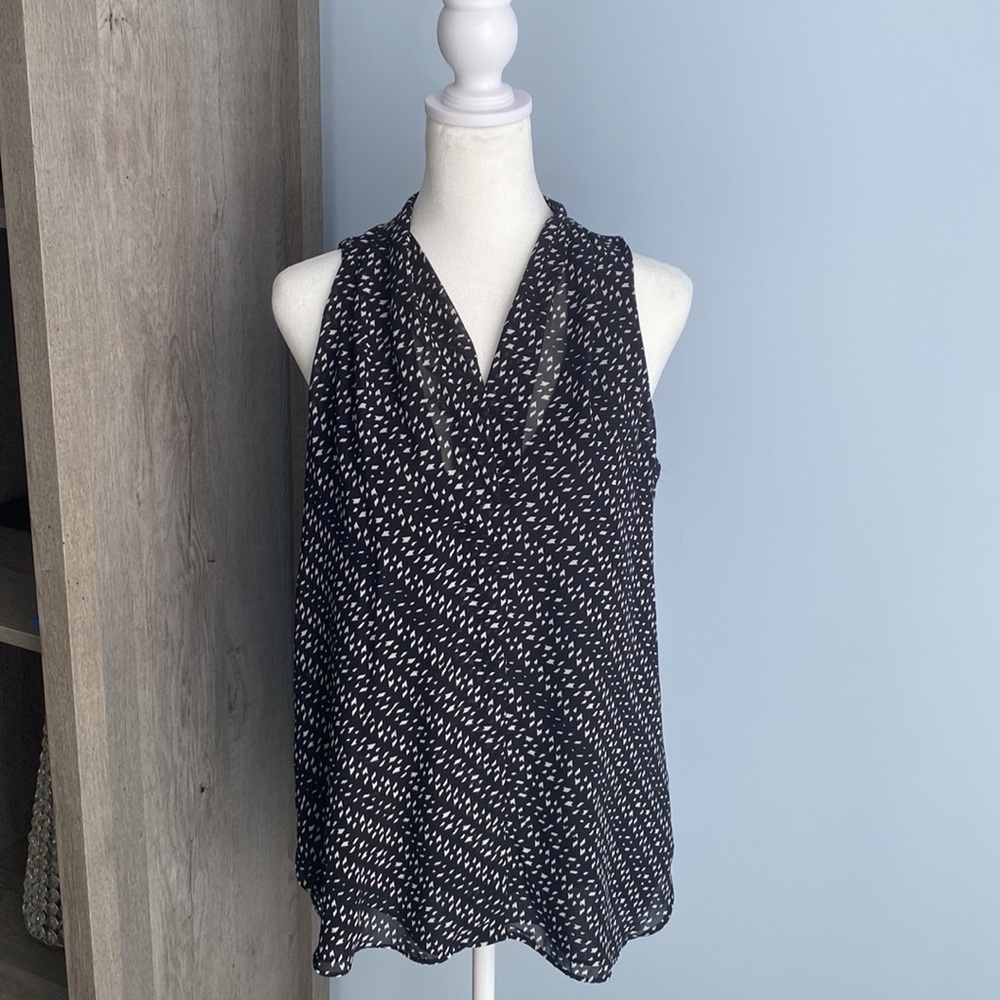 Vince Camuto sleeveless blouse. Size small.